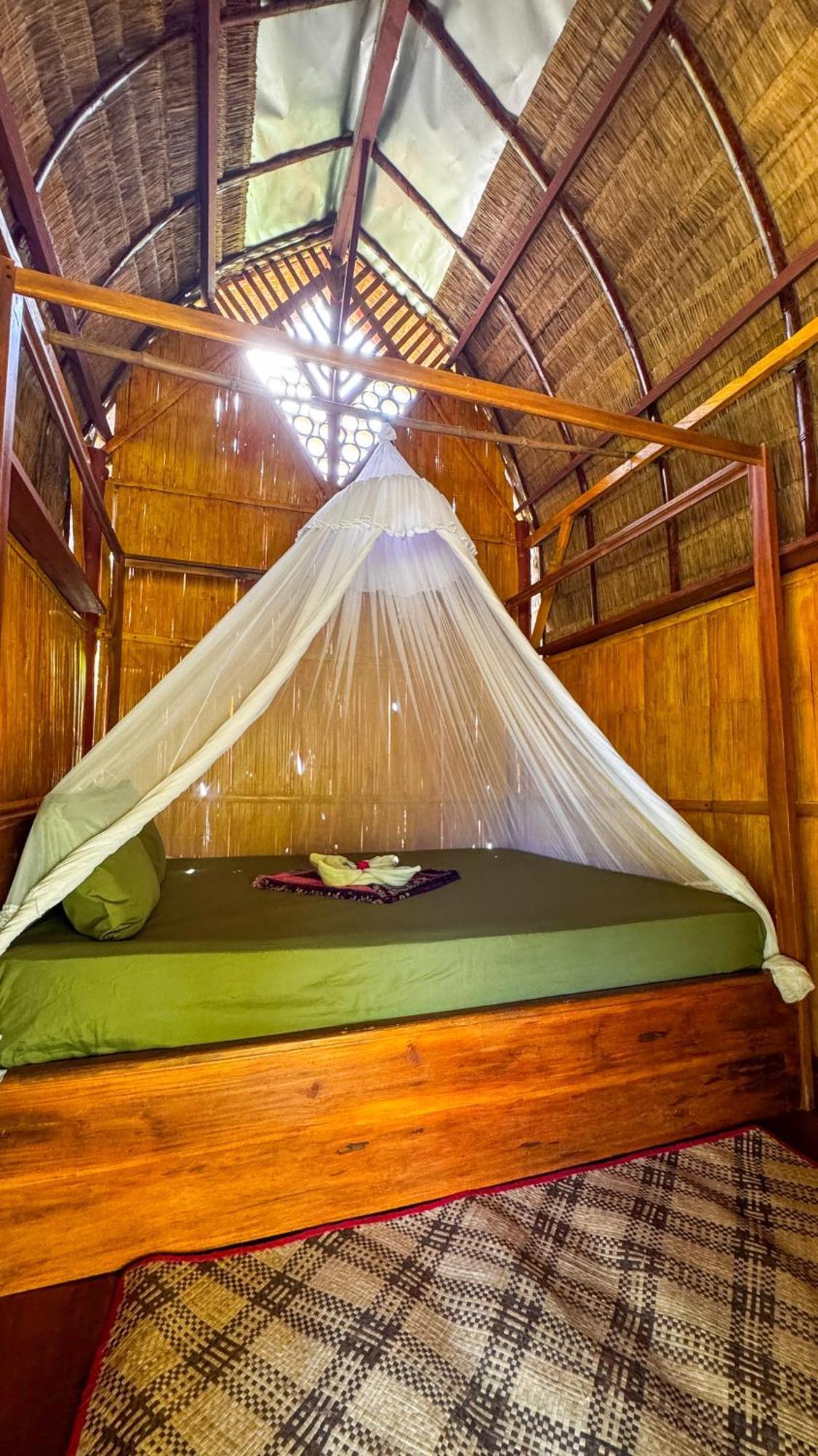 Sten Lodge eco Homestay Labuan Bajo Exterior foto